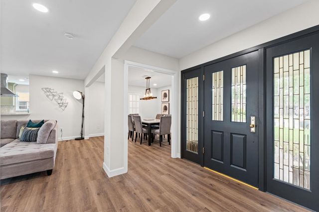 1918 Stebbins Drive, Houston, TX 77043