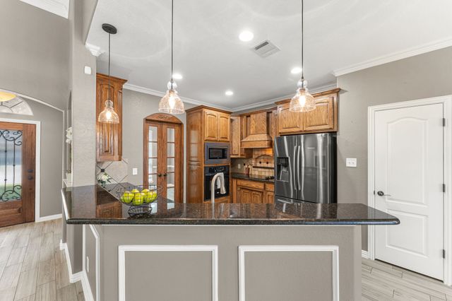 5540 Plata Lane, Benbrook, TX 76126