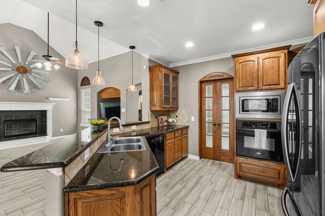 5540 Plata Lane, Benbrook, TX 76126