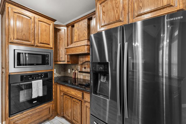 5540 Plata Lane, Benbrook, TX 76126