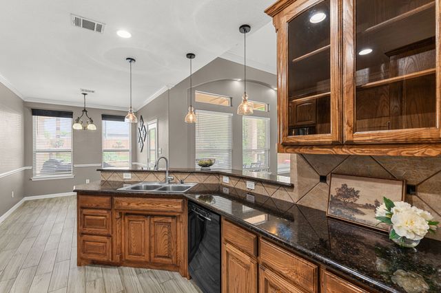 5540 Plata Lane, Benbrook, TX 76126