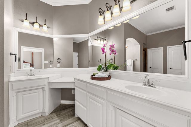 5540 Plata Lane, Benbrook, TX 76126
