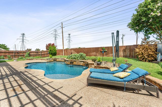 5540 Plata Lane, Benbrook, TX 76126