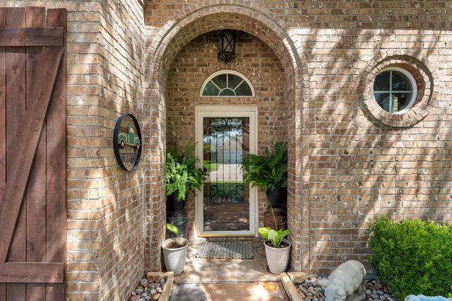 5540 Plata Lane, Benbrook, TX 76126