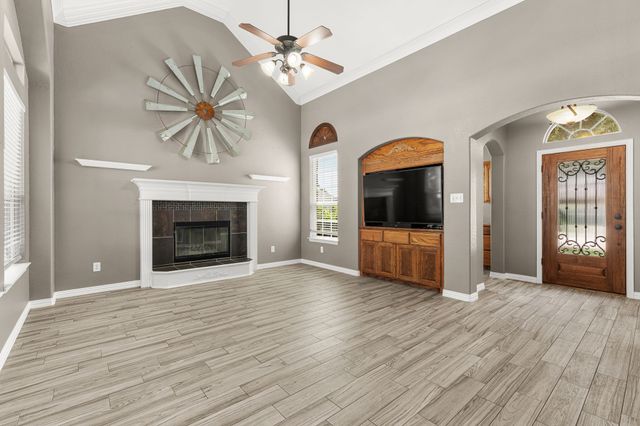 5540 Plata Lane, Benbrook, TX 76126