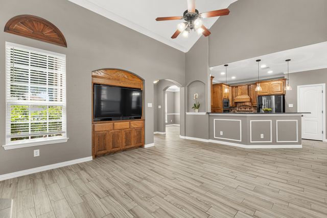 5540 Plata Lane, Benbrook, TX 76126