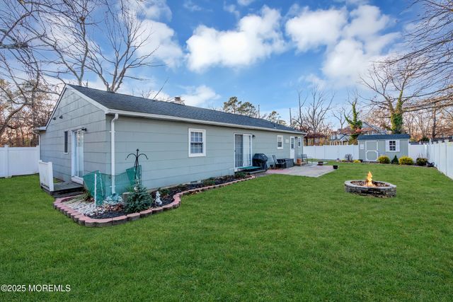 918 Lakeside Drive N, Forked River, NJ 08731