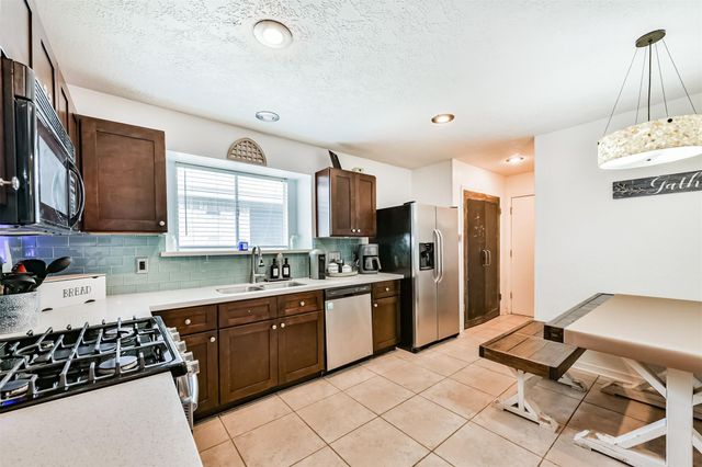 2212 Aberdeen Drive, League City, TX 77573