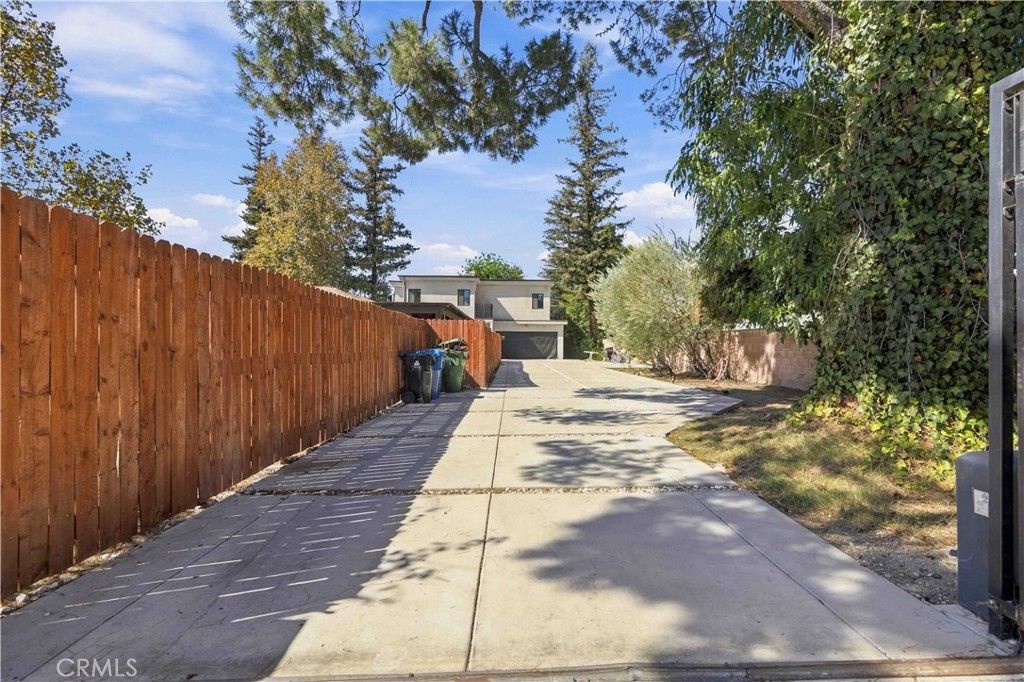 8633 Zelzah, Northridge, CA 91325 — photo 2