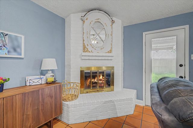 742 Sugar Hill Drive, La Porte, TX 77571