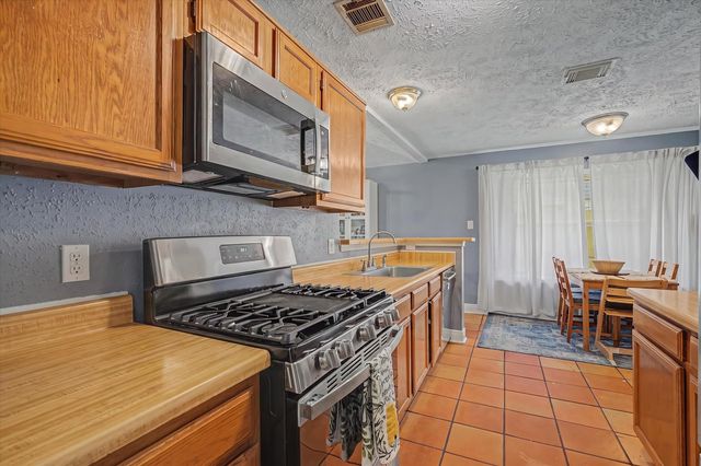 742 Sugar Hill Drive, La Porte, TX 77571