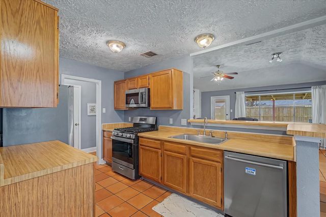 742 Sugar Hill Drive, La Porte, TX 77571