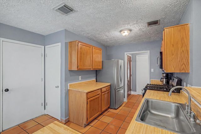742 Sugar Hill Drive, La Porte, TX 77571