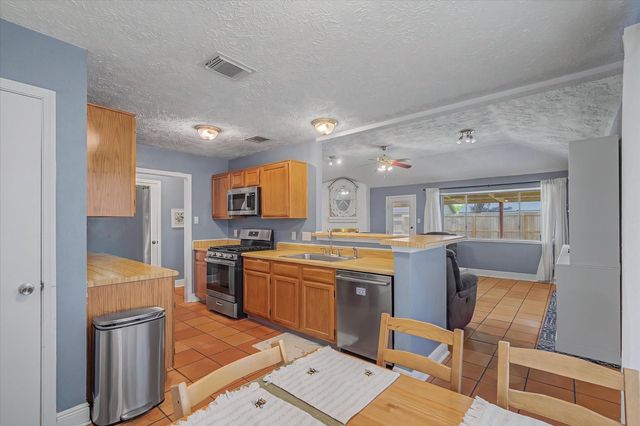 742 Sugar Hill Drive, La Porte, TX 77571