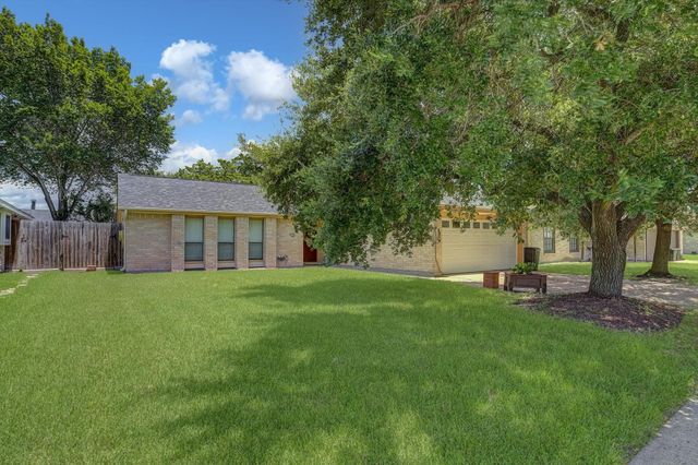 742 Sugar Hill Drive, La Porte, TX 77571