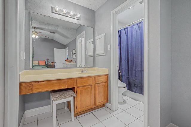 742 Sugar Hill Drive, La Porte, TX 77571