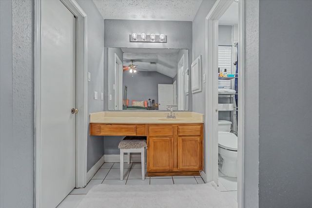 742 Sugar Hill Drive, La Porte, TX 77571