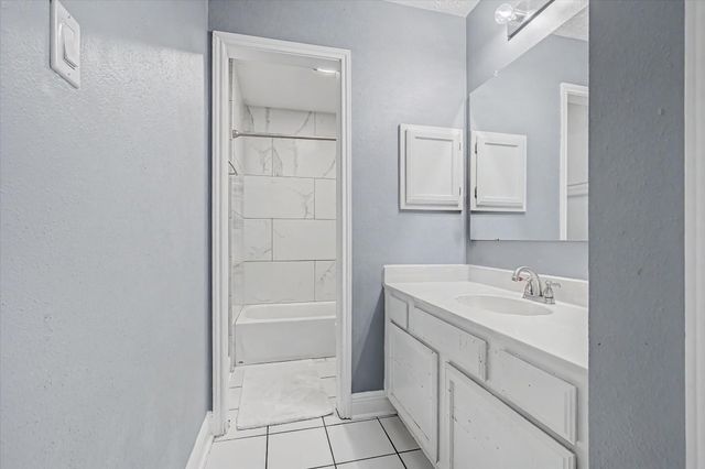 742 Sugar Hill Drive, La Porte, TX 77571