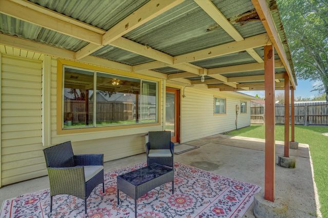 742 Sugar Hill Drive, La Porte, TX 77571