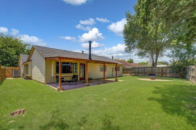 742 Sugar Hill Drive, La Porte, TX 77571