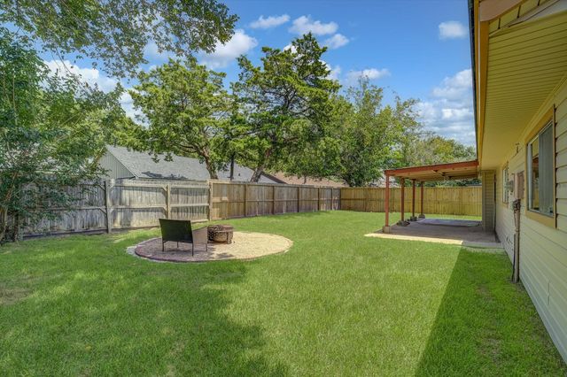 742 Sugar Hill Drive, La Porte, TX 77571