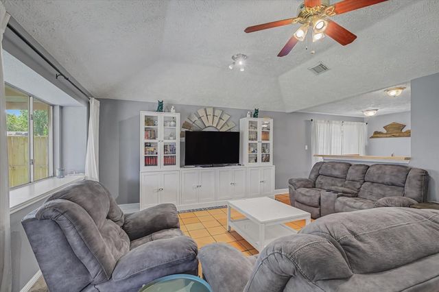 742 Sugar Hill Drive, La Porte, TX 77571