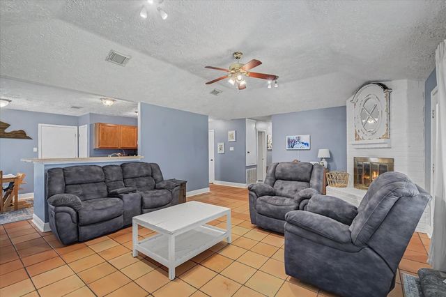 742 Sugar Hill Drive, La Porte, TX 77571