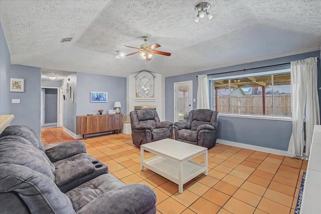 742 Sugar Hill Drive, La Porte, TX 77571