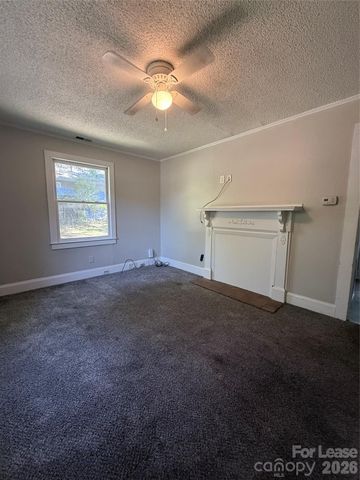 909 E Harrison Avenue, Gastonia, NC 28054