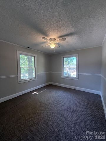 909 E Harrison Avenue, Gastonia, NC 28054