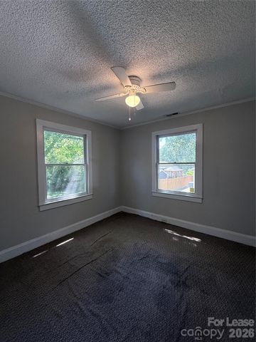 909 E Harrison Avenue, Gastonia, NC 28054