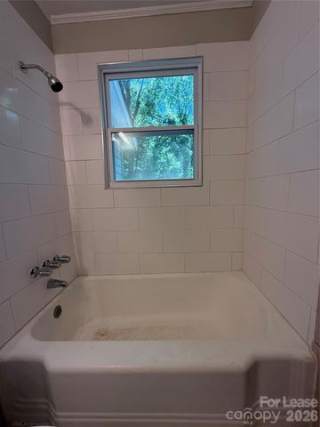 909 E Harrison Avenue, Gastonia, NC 28054