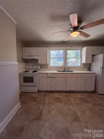 909 E Harrison Avenue, Gastonia, NC 28054