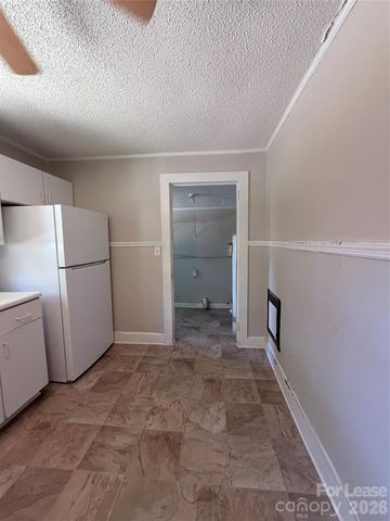 909 E Harrison Avenue, Gastonia, NC 28054