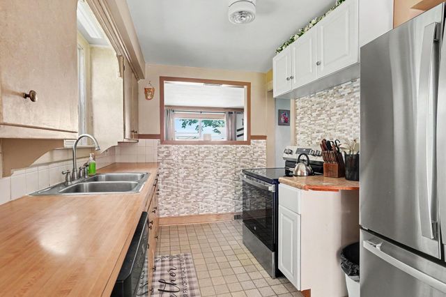 1124 Lakeview Drive, Portage, MI 49002