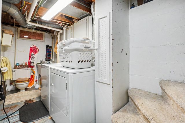 1124 Lakeview Drive, Portage, MI 49002
