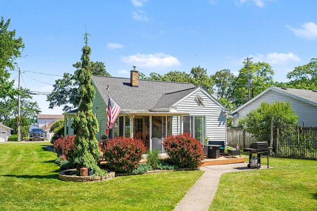 1124 Lakeview Drive, Portage, MI 49002