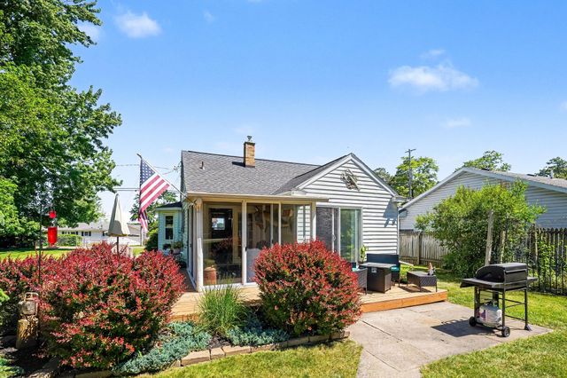 1124 Lakeview Drive, Portage, MI 49002