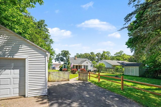 1124 Lakeview Drive, Portage, MI 49002