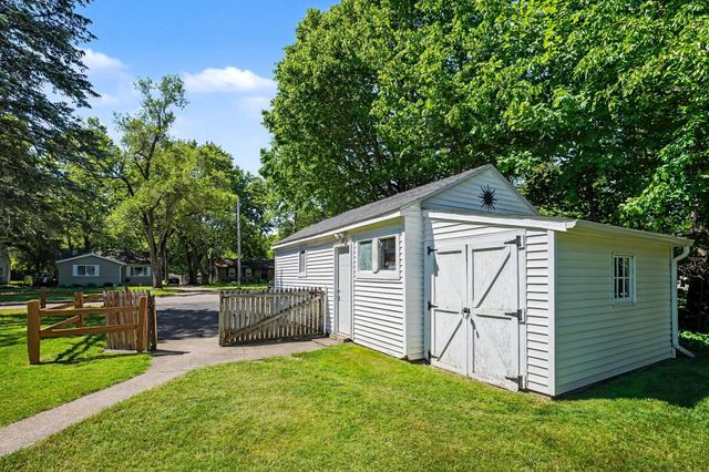 1124 Lakeview Drive, Portage, MI 49002