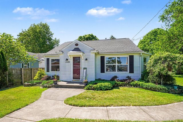 1124 Lakeview Drive, Portage, MI 49002