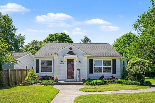 1124 Lakeview Drive, Portage, MI 49002