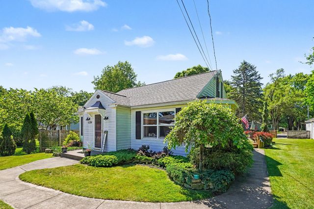 1124 Lakeview Drive, Portage, MI 49002