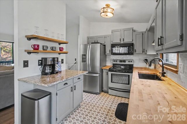 30 Whipporwill Drive, Weaverville, NC 28787