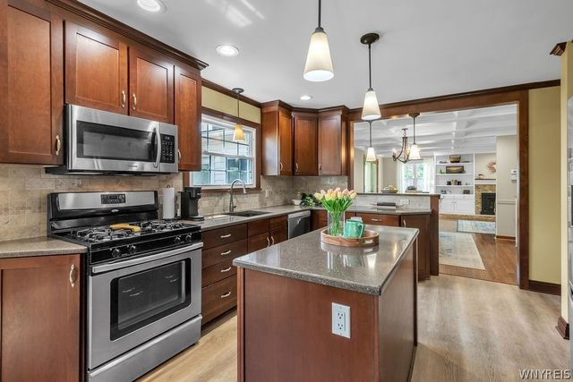 5225 Brookfield Lane, Clarence, NY 14031