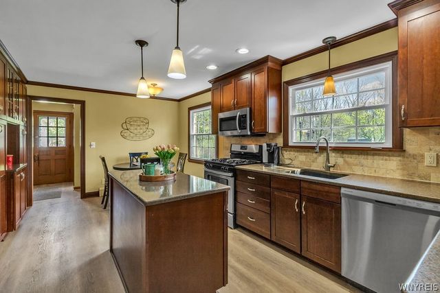 5225 Brookfield Lane, Clarence, NY 14031