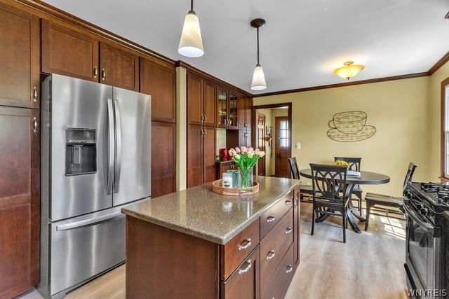 5225 Brookfield Lane, Clarence, NY 14031