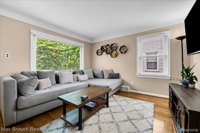 208 Girard Avenue, Royal Oak, MI 48073