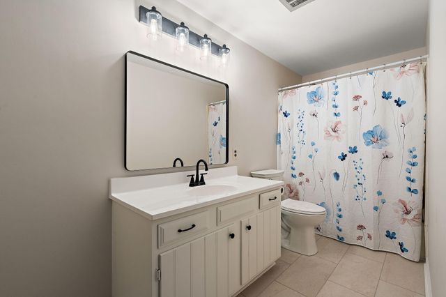 947 Iroquois Drive, Crown Point, IN 46307