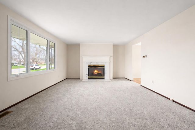 947 Iroquois Drive, Crown Point, IN 46307